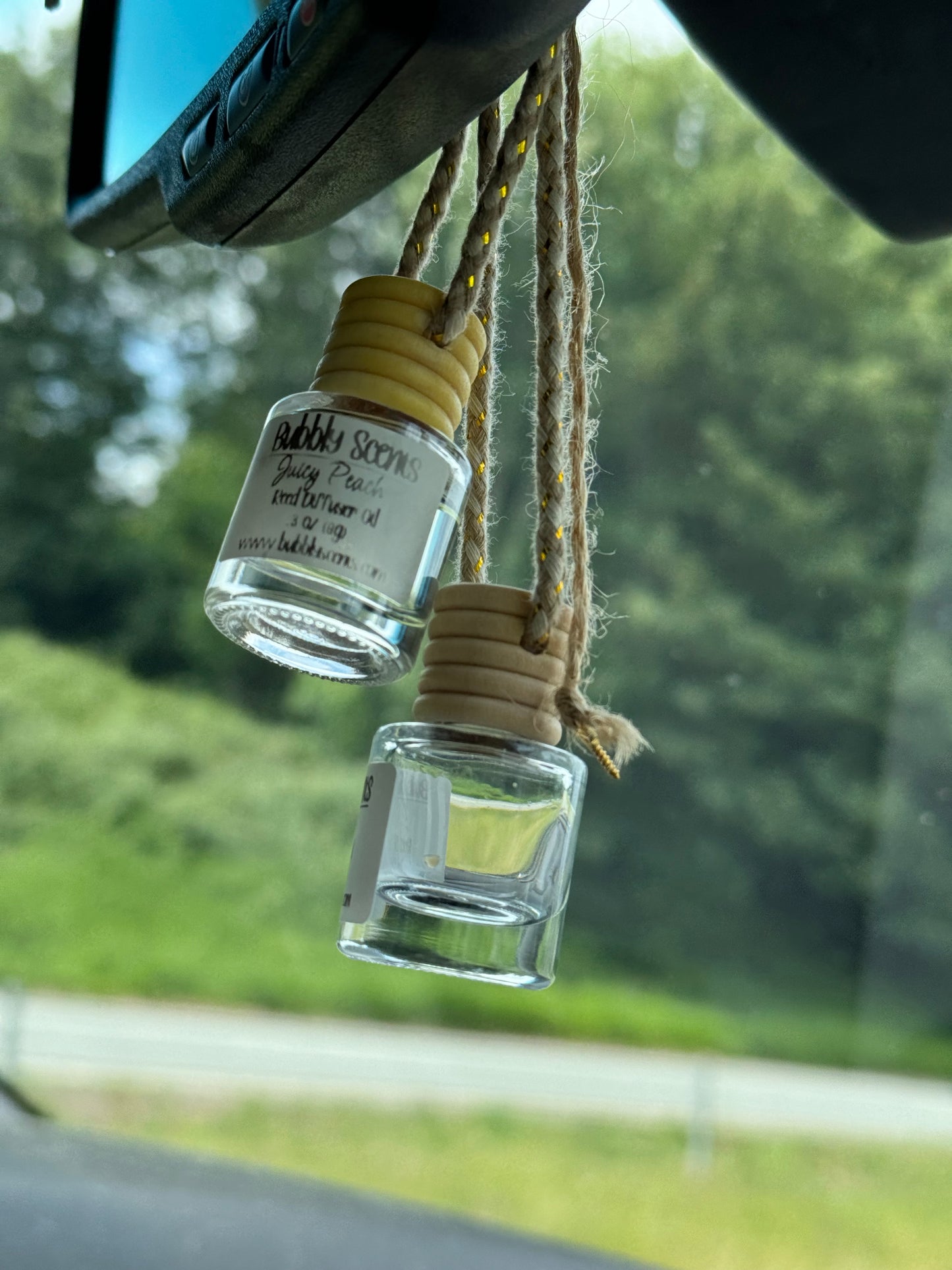 2 Car Fresheners with 2 .5oz Refills